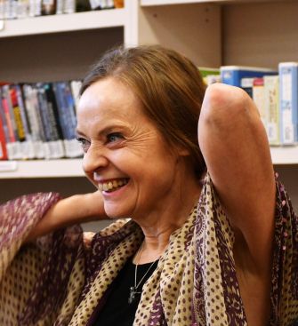 Beate_close-up-0334 copy (1)